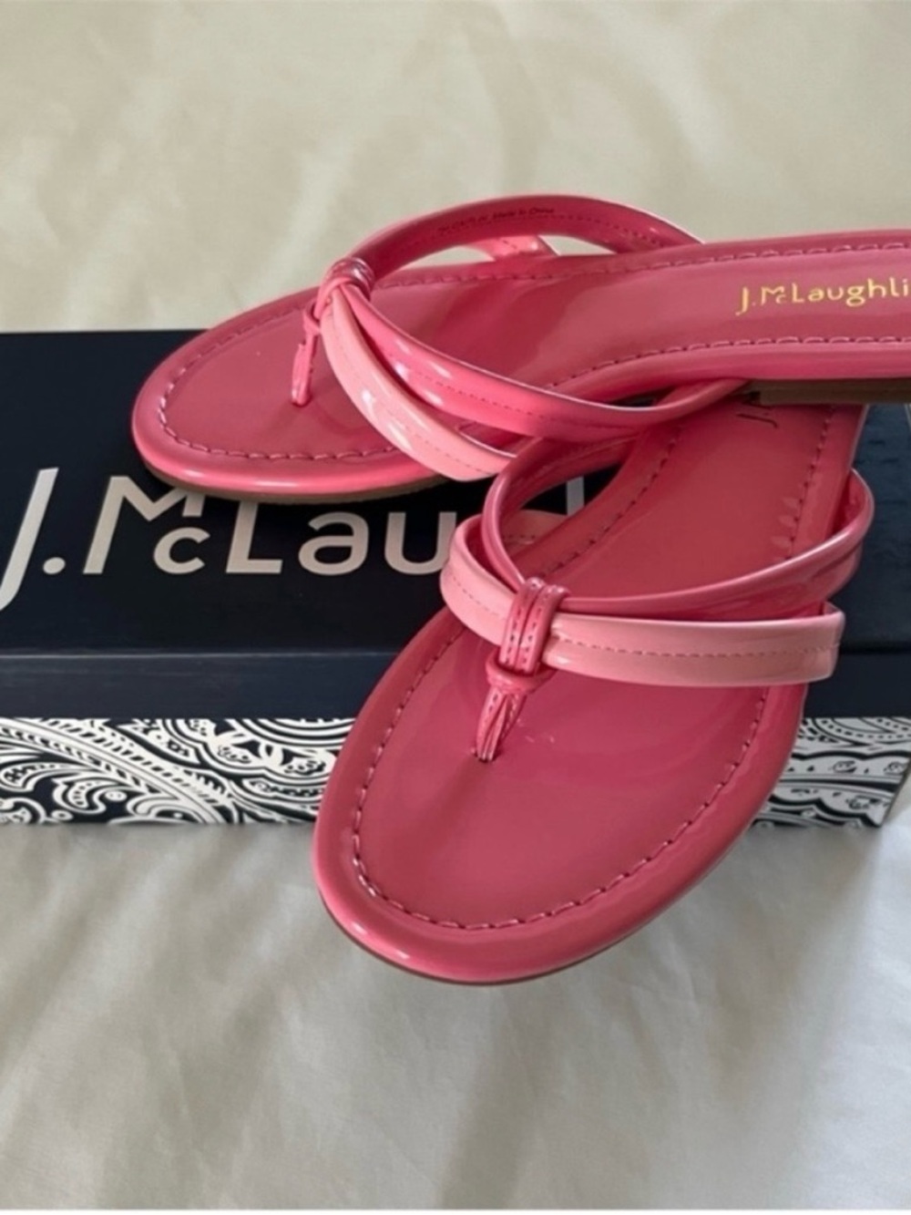 J. MCLAUGHLIN Caitlin
Thong Toe Sandals Patent Leather Pink NWT Size 7